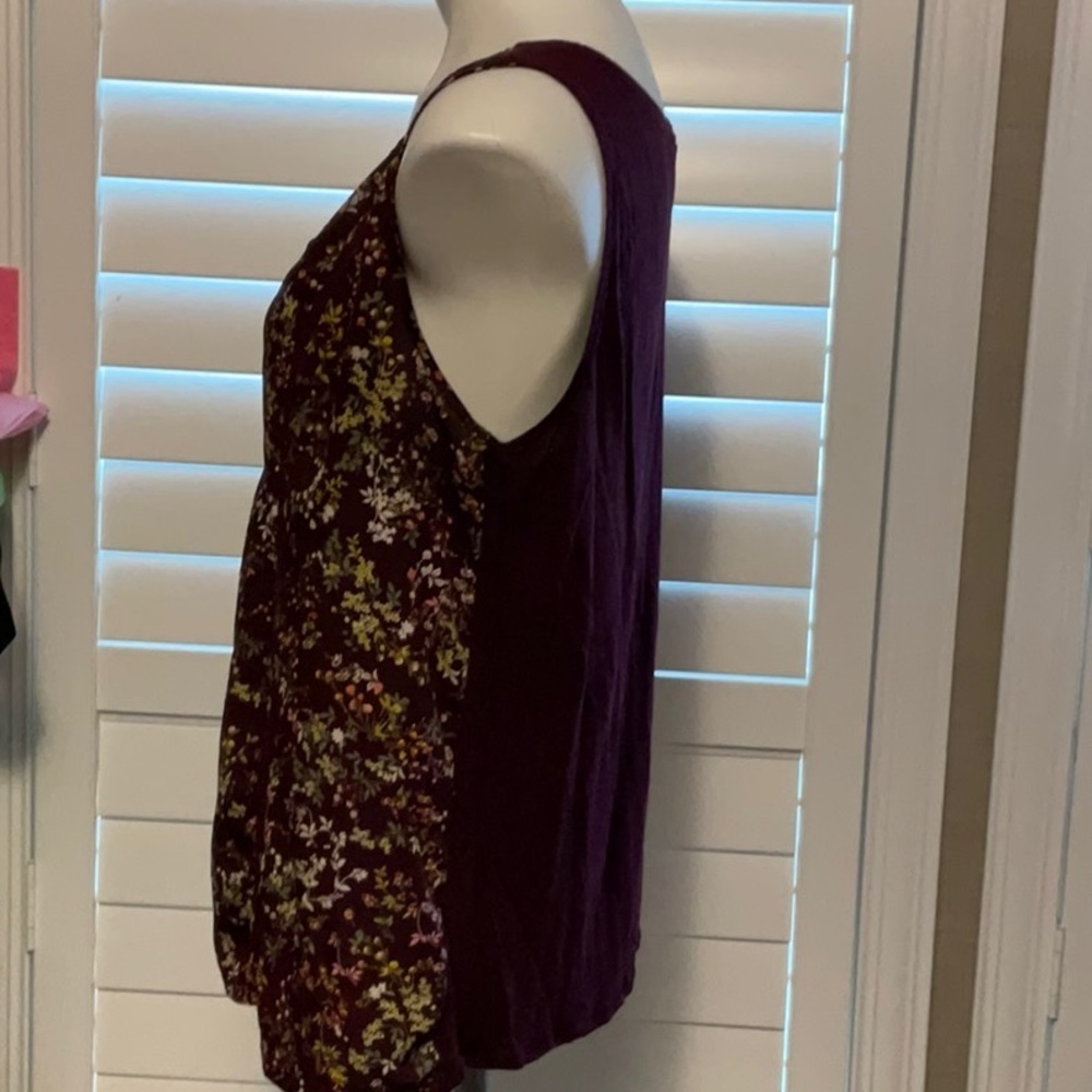 Merona Red Sleeveless Tank Top with V-Neckline - Picture 5 of 7